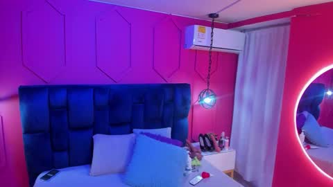 Snapshot of beauty_milf4 chatting on 12/04/25, 11:08 Chantall online show from 12/04/25, 11:08