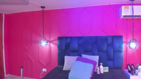 Snapshot of beauty_milf4 chatting on 12/16/25, 11:37 Chantall online show from 12/16/25, 11:37