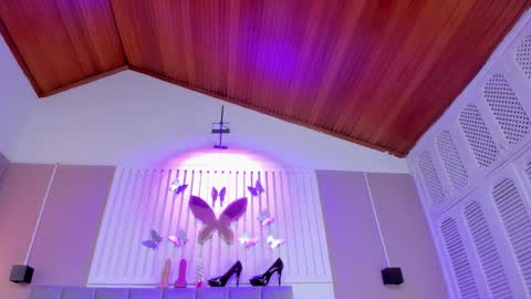 Snapshot of beauty_milf4 chatting on 02/10/26, 03:32 Chantall online show from 02/10/26, 03:32