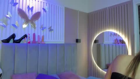 Snapshot of beauty_milf4 chatting on 02/11/26, 03:44 Chantall online show from 02/11/26, 03:44