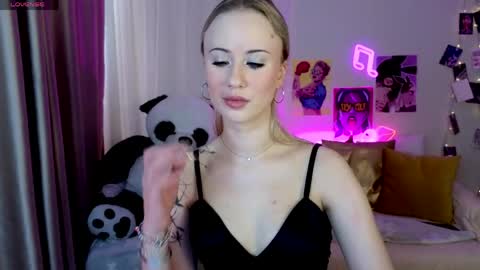 Snapshot of beauty_sashaxx chatting on 05/20/26, 02:23 beauty Sasha online show from 05/20/26, 02:23
