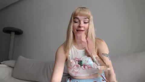 Snapshot of beauty_xpolly chatting on 02/17/26, 12:01 POLLY online show from 02/17/26, 12:01