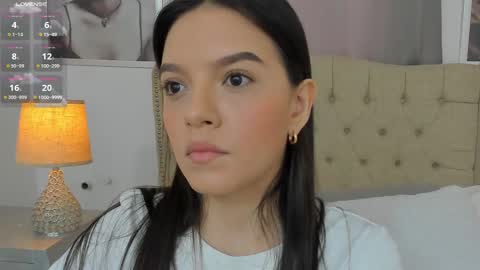 Snapshot of beautyari_ chatting on 03/04/25, 12:22 Ariana Reyes online show from 03/04/25, 12:22