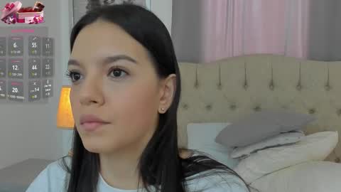 Snapshot of beautyari_ chatting on 09/29/25, 12:32 Ariana Reyes online show from 09/29/25, 12:32