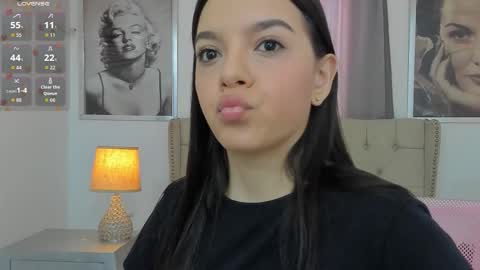 Snapshot of beautyari_ chatting on 10/03/25, 12:13 Ariana Reyes online show from 10/03/25, 12:13