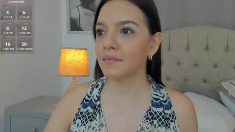 Snapshot of beautyari_ chatting on 10/06/25, 12:35 Ariana Reyes online show from 10/06/25, 12:35