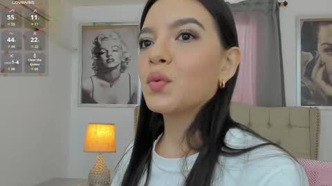 Snapshot of beautyari_ chatting on 10/10/25, 12:15 Ariana Reyes online show from 10/10/25, 12:15