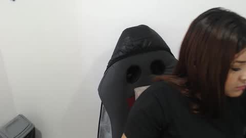 Snapshot of beautyykarol chatting on 11/25/25, 04:40 beautyykarol online show from 11/25/25, 04:40