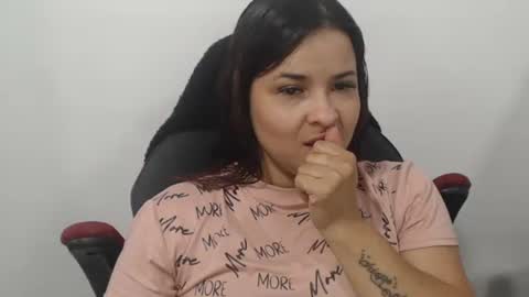 Snapshot of beautyykarol chatting on 12/03/25, 07:34 beautyykarol online show from 12/03/25, 07:34