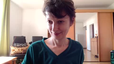 Snapshot of bebacksooon chatting on 05/05/26, 12:24 Raluca online show from 05/05/26, 12:24