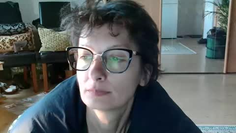 Snapshot of bebacksooon chatting on 05/16/26, 04:50 Raluca online show from 05/16/26, 04:50