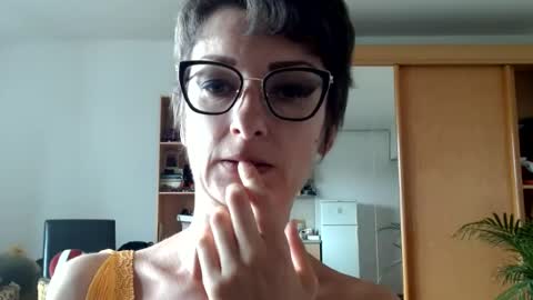 Snapshot of bebacksooon chatting on 07/05/26, 02:57 Raluca online show from 07/05/26, 02:57