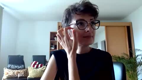 Snapshot of bebacksooon chatting on 07/13/26, 10:51 Raluca online show from 07/13/26, 10:51