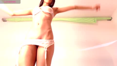 Snapshot of bebe_sua chatting on 12/04/24, 12:52 Jennifer online show from 12/04/24, 12:52