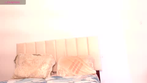 Snapshot of bebe_sua chatting on 02/19/25, 02:44 Jennifer online show from 02/19/25, 02:44