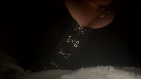 Snapshot of bebesitaa21 chatting on 01/14/25, 04:25 Angelique online show from 01/14/25, 04:25