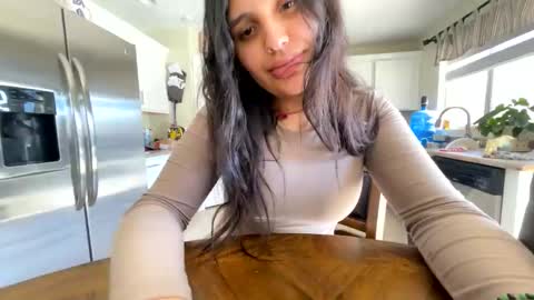 Snapshot of bebesitaa21 chatting on 10/25/25, 08:14 Angelique online show from 10/25/25, 08:14