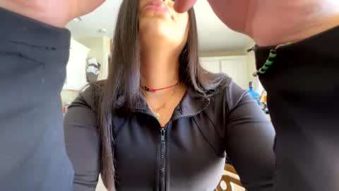 Snapshot of bebesitaa21 chatting on 10/28/25, 08:33 Angelique online show from 10/28/25, 08:33