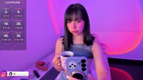 Snapshot of becca_be_ chatting on 09/18/25, 03:30 Becca is here online show from 09/18/25, 03:30