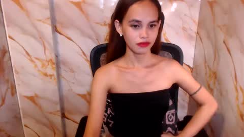 Snapshot of beccamiller22 chatting on 05/07/26, 01:11 becca online show from 05/07/26, 01:11