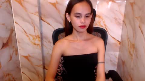 Snapshot of beccamiller22 chatting on 05/15/26, 01:56 becca online show from 05/15/26, 01:56