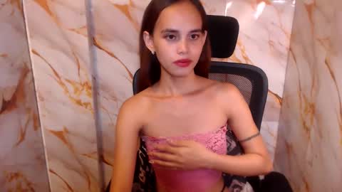 Snapshot of beccamiller22 chatting on 05/15/26, 11:23 becca online show from 05/15/26, 11:23