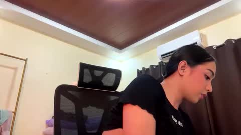 Snapshot of becinapia15 chatting on 10/04/25, 06:00 becinapia15 online show from 10/04/25, 06:00