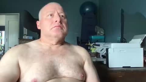 Snapshot of beckster040 chatting on 05/02/26, 04:12 beckster online show from 05/02/26, 04:12