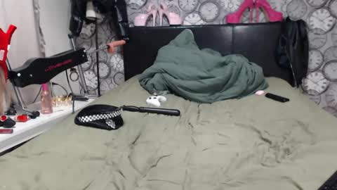 Becky online show from 10/31/25, 06:31