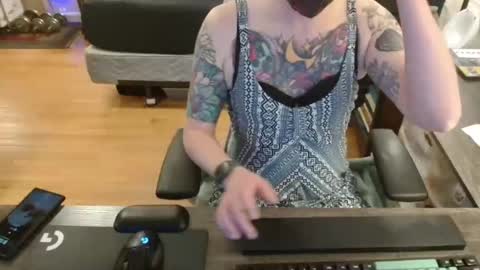 Snapshot of beckyking chatting on 12/21/24, 02:09 BeckyKinkg online show from 12/21/24, 02:09