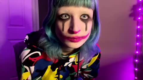 Snapshot of beckytheclown chatting on 12/11/24, 08:04 Beckytheclown online show from 12/11/24, 08:04