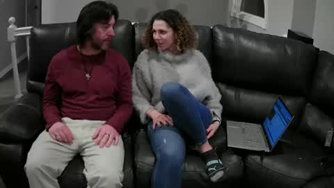 Snapshot of bedroom_king_and_queen chatting on 01/17/25, 02:29 Bedroom king and queen online show from 01/17/25, 02:29