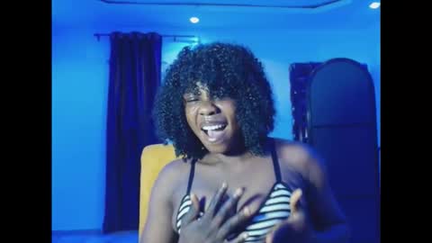 Snapshot of bee_baby1 chatting on 11/06/25, 11:26 bee_baby1 online show from 11/06/25, 11:26