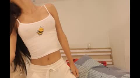 bee_thai online show from 10/03/25, 08:39