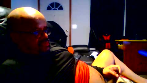 Snapshot of beef69dog chatting on 04/19/26, 02:55 BEEF69DOG online show from 04/19/26, 02:55