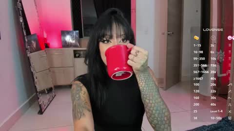 Snapshot of beelzebosss chatting on 12/19/25, 11:23 Daniela ur fav living dead girl online show from 12/19/25, 11:23