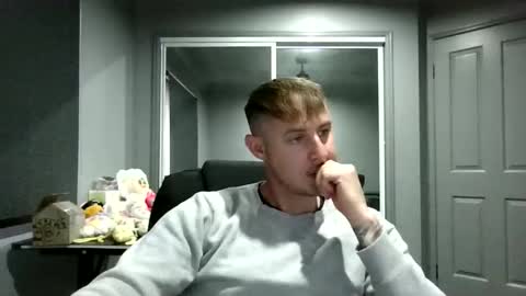 Snapshot of beelzebubxo chatting on 10/14/25, 02:23 beelzebubxo online show from 10/14/25, 02:23