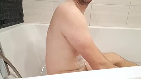 beenee3 online show from 02/17/25, 08:30