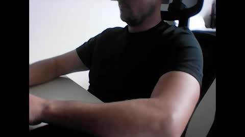 Snapshot of beenee3 chatting on 05/19/26, 07:58 beenee3 online show from 05/19/26, 07:58