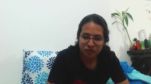 Snapshot of beentage chatting on 10/28/25, 04:49 Alex online show from 10/28/25, 04:49