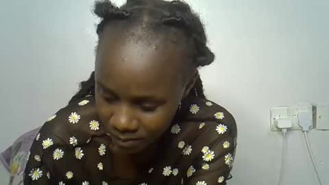 Snapshot of beeswee chatting on 12/23/24, 06:58 beeswee online show from 12/23/24, 06:58