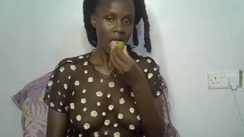 Snapshot of beeswee chatting on 12/23/24, 10:23 beeswee online show from 12/23/24, 10:23