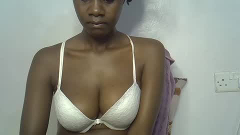 Snapshot of beeswee chatting on 12/26/24, 08:50 beeswee online show from 12/26/24, 08:50