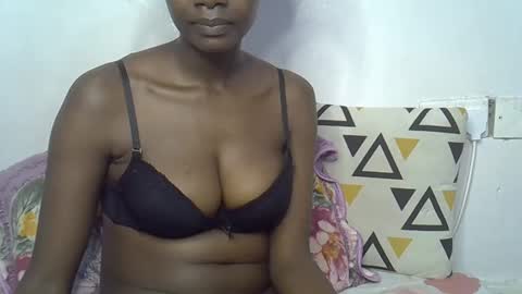 Snapshot of beeswee chatting on 12/27/24, 10:45 beeswee online show from 12/27/24, 10:45