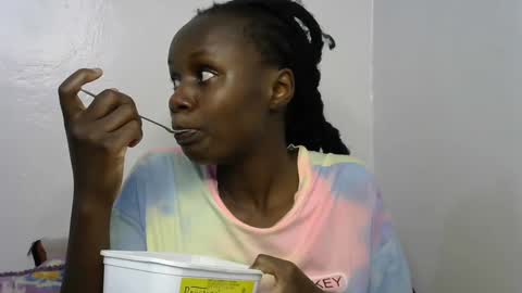 Snapshot of beeswee chatting on 01/30/25, 10:50 beeswee online show from 01/30/25, 10:50