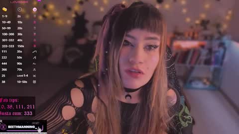       online show from 10/17/25, 08:22