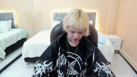 Bela online show from 04/12/26, 12:10