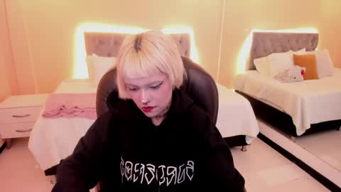 Snapshot of bela_craxkerr chatting on 04/24/26, 01:57 Bela online show from 04/24/26, 01:57