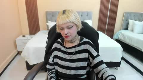 Snapshot of bela_craxkerr chatting on 04/25/26, 01:03 Bela online show from 04/25/26, 01:03