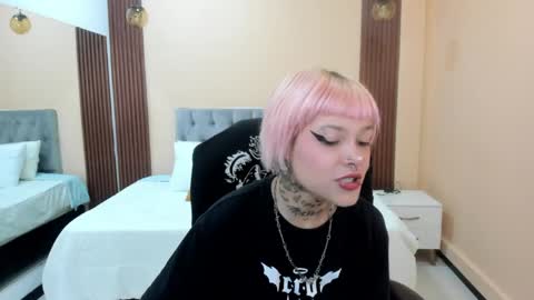 Snapshot of bela_craxkerr chatting on 05/08/26, 11:59 Bela online show from 05/08/26, 11:59
